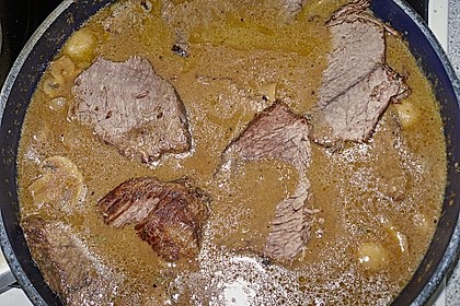 Rindsschmorbraten mit Essig und Rahm 17