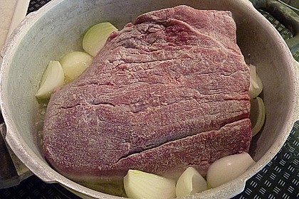 Rindsschmorbraten mit Essig und Rahm 20