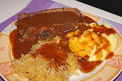 Rindsschmorbraten mit Essig und Rahm 37