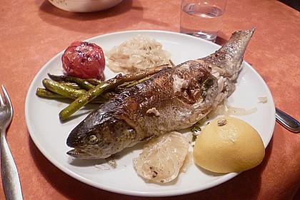Fisch im Zwiebelbett