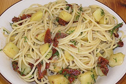 Spaghetti mit Kartoffeln und getrockneten Tomaten 2