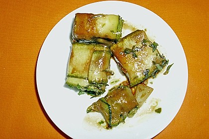 Eingelegte Zucchinir&ouml;llchen 38
