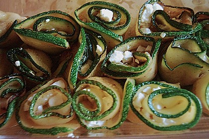 Eingelegte Zucchinir&ouml;llchen