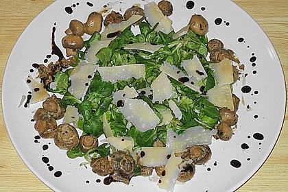 Feldsalat mit gemischten Pilzen und Parmesanspänen 3