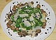Feldsalat mit gemischten Pilzen und Parmesansp&auml;nen