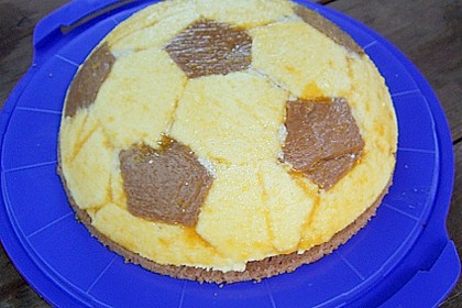 Fu&szlig;ball Charlotte mit Maulwurfkuchen - F&uuml;llung 4