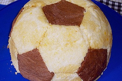 Fu&szlig;ball Charlotte mit Maulwurfkuchen - F&uuml;llung 7