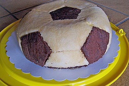 Fu&szlig;ball Charlotte mit Maulwurfkuchen - F&uuml;llung 8