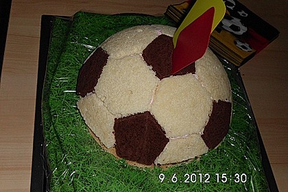 Fu&szlig;ball Charlotte mit Maulwurfkuchen - F&uuml;llung 51