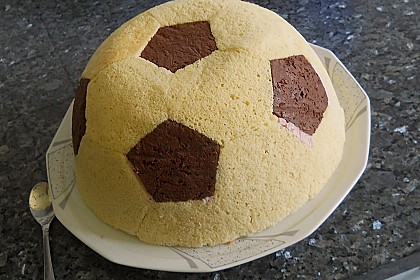 Fu&szlig;ball Charlotte mit Maulwurfkuchen - F&uuml;llung 54