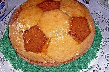 Fu&szlig;ball Charlotte mit Maulwurfkuchen - F&uuml;llung 9