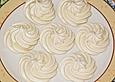 Baiser aus braunem Zucker