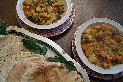Gemüse - Kartoffel - Tajine mit Harissa 3