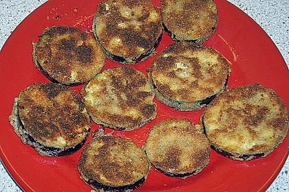 Gegrillte Aubergine im Parmesanmantel