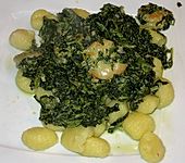 Gnocchi con spinacci e scampi (Bild)