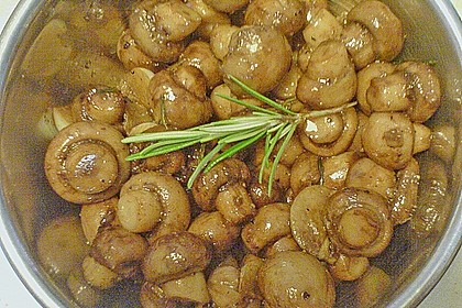 Antipasti - marinierte Champignons 16