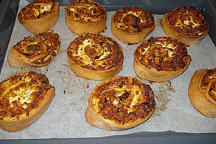 Griechische Pizza - Schnecken mit Quark - &Ouml;l - Teig 2