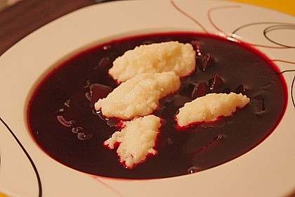 Friesische Holundersuppe mit Grießklößen 5