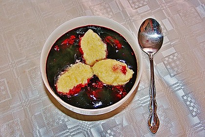 Friesische Holundersuppe mit Grießklößen 4