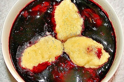 Friesische Holundersuppe mit Grießklößen 6