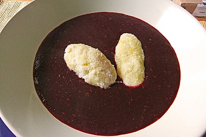 Friesische Holundersuppe mit Grießklößen 1