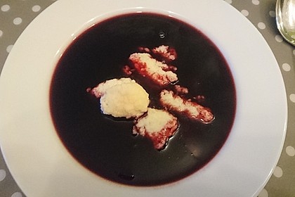 Friesische Holundersuppe mit Grießklößen 3