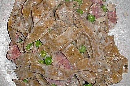 Schinkennudeln mit Sahnesauce