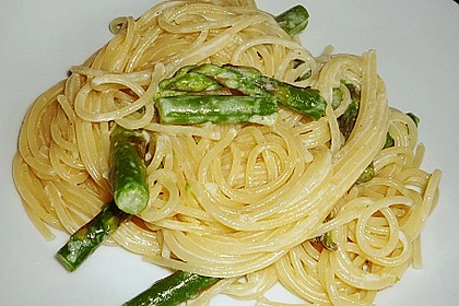 Gr&uuml;ner Spargel mit Spaghetti 3