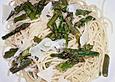 Gr&uuml;ner Spargel mit Spaghetti