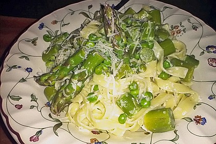 Gr&uuml;ner Spargel mit Spaghetti 7