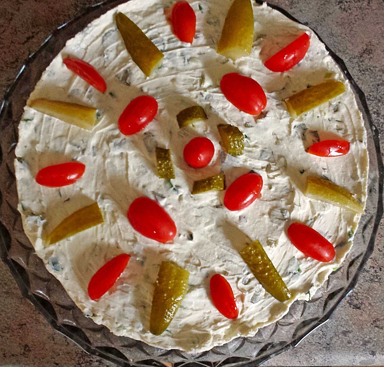 Frischkäsetorte mit Salami und Gurken (Rezept mit Bild) | Chefkoch.de