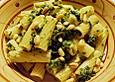 Penne mit Spinat, Gorgonzola und ger&ouml;steten Pinienkernen
