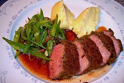 Lamm mit Kr&auml;uterkruste und Balsamico - Rotweinsauce