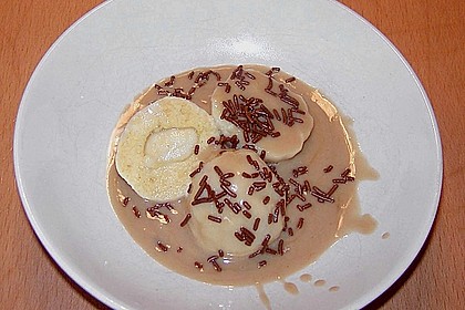 Topfenkn&ouml;del mit Marzipansauce 1