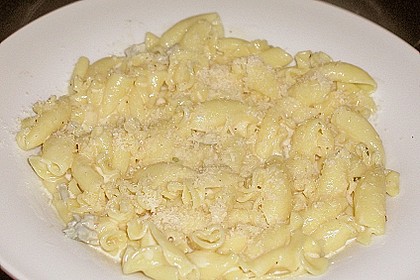 Farfalle mit Gorgonzolasauce 12