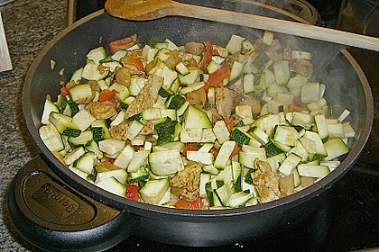 Puten - Reis Pfanne mit Paprika und Zucchini 3