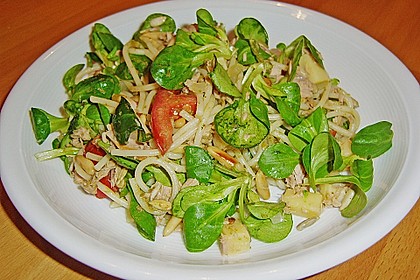 Warmer Feldsalat mit Nudeln