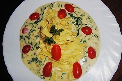 Penne in Spinat - Gorgonzola - Sauce 2