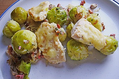 Rosenkohl und H&auml;hnchen mit K&auml;sehaube 1
