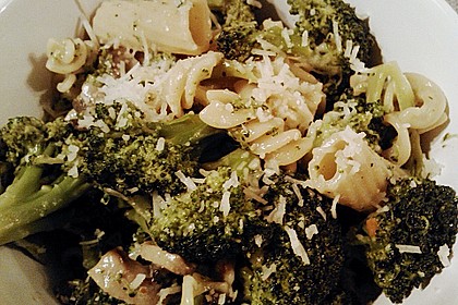 Penne mit Brokkoli und Pilzen 3