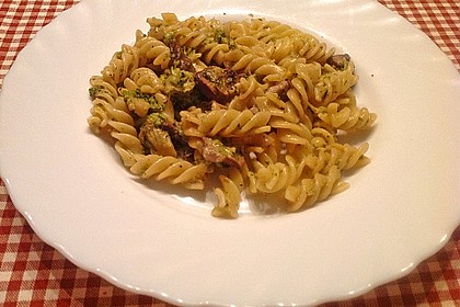 Penne mit Brokkoli und Pilzen 9