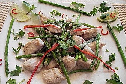 Duftender H&auml;hnchen - Wok mit Thaispargel, Kokos und Limette