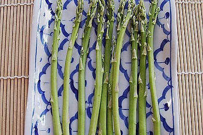 Duftender H&auml;hnchen - Wok mit Thaispargel, Kokos und Limette 1
