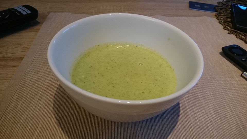 Brokkoli - Frischkäse - Suppe (Rezept mit Bild) von feuermohn | Chefkoch.de