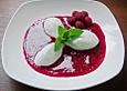 Joghurtmousse auf Himbeersauce
