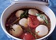 Sauer - scharfe, orangefarbene Suppe mit Fishball's und Wassermimosen