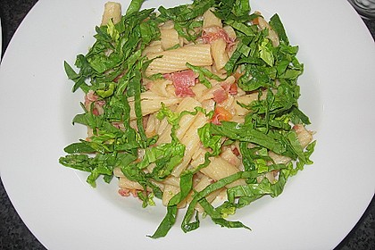 Pasta mit Schinken und Spinat in Thymiansauce