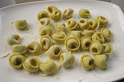 Selbstgemachte Kr&auml;uter - Ricotta - Tortellini 5