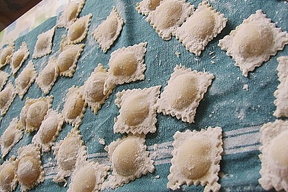 Selbstgemachte Kr&auml;uter - Ricotta - Tortellini 9