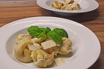 Selbstgemachte Kr&auml;uter - Ricotta - Tortellini 12
